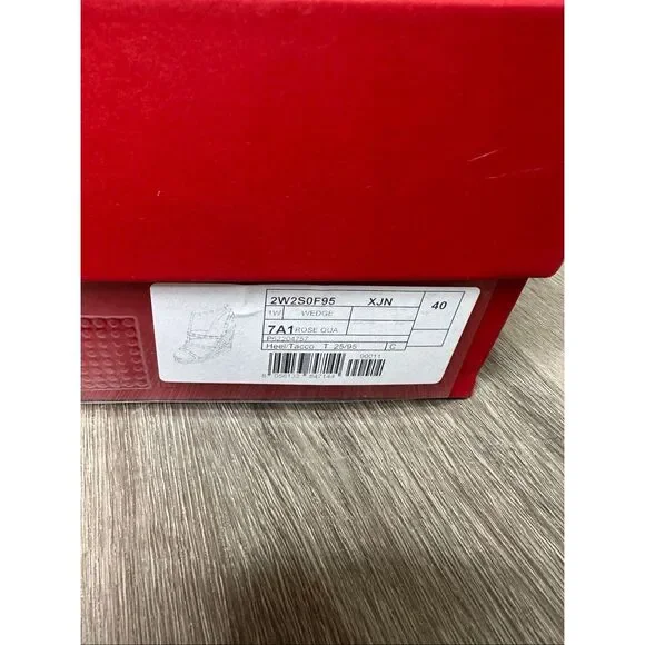 Valentino Garavani Rockstud Platform Sandals EU40/US10 $980 - Picture 13 of 13